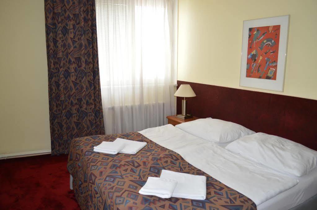 A Plus Hotel & Hostel 布拉格 外观 照片